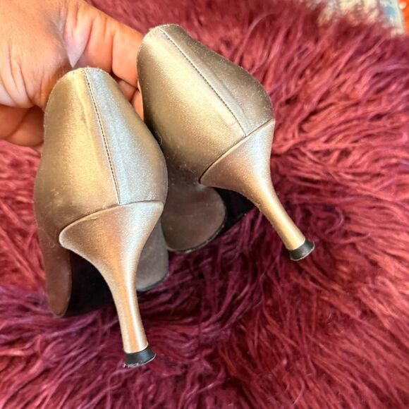 Stuart Weitzman Gigiritz Satin‎ Pumps
Size  Sz 7 - Picture 4 of 7